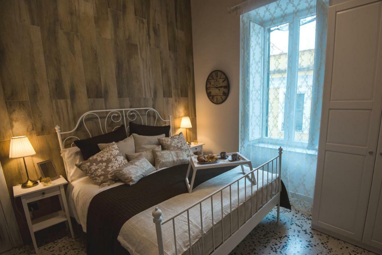 Elegant B&B - Il Vicolo Storico Salerno Buitenkant foto