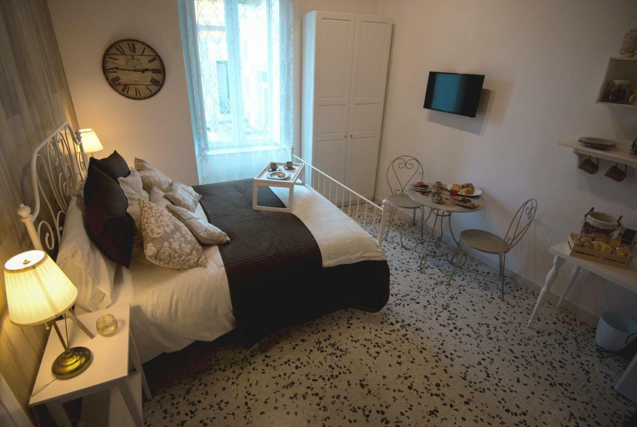 Elegant B&B - Il Vicolo Storico Salerno Buitenkant foto