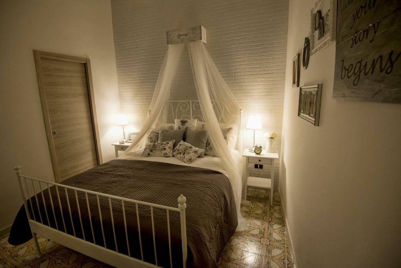 Elegant B&B - Il Vicolo Storico Salerno Buitenkant foto