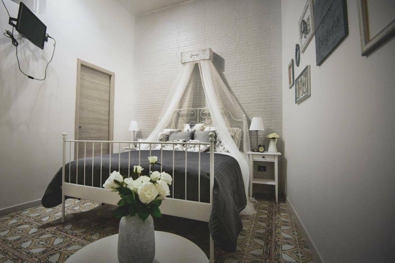 Elegant B&B - Il Vicolo Storico Salerno Buitenkant foto