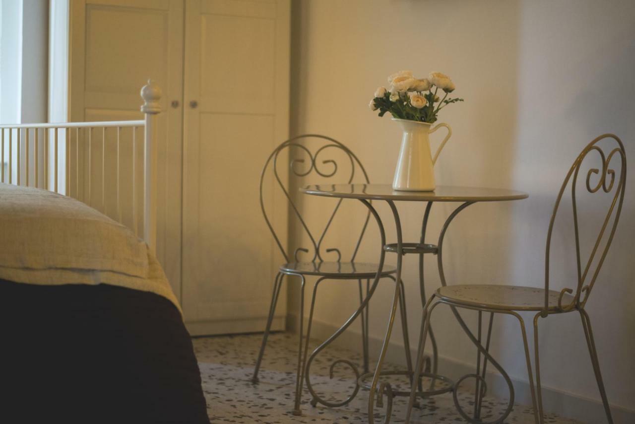 Elegant B&B - Il Vicolo Storico Salerno Buitenkant foto